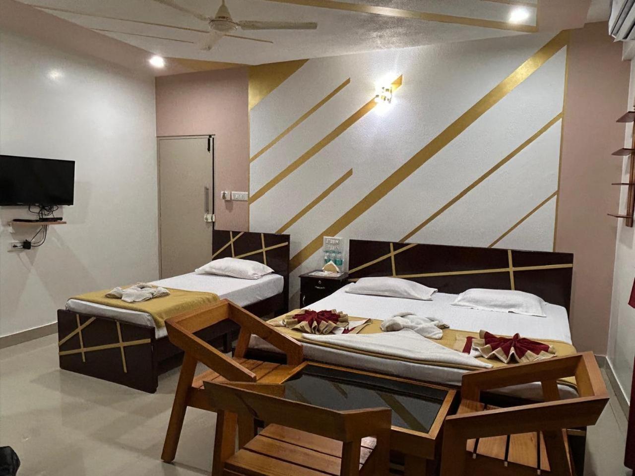 Royal Comfort Inn Bangalore Exterior photo